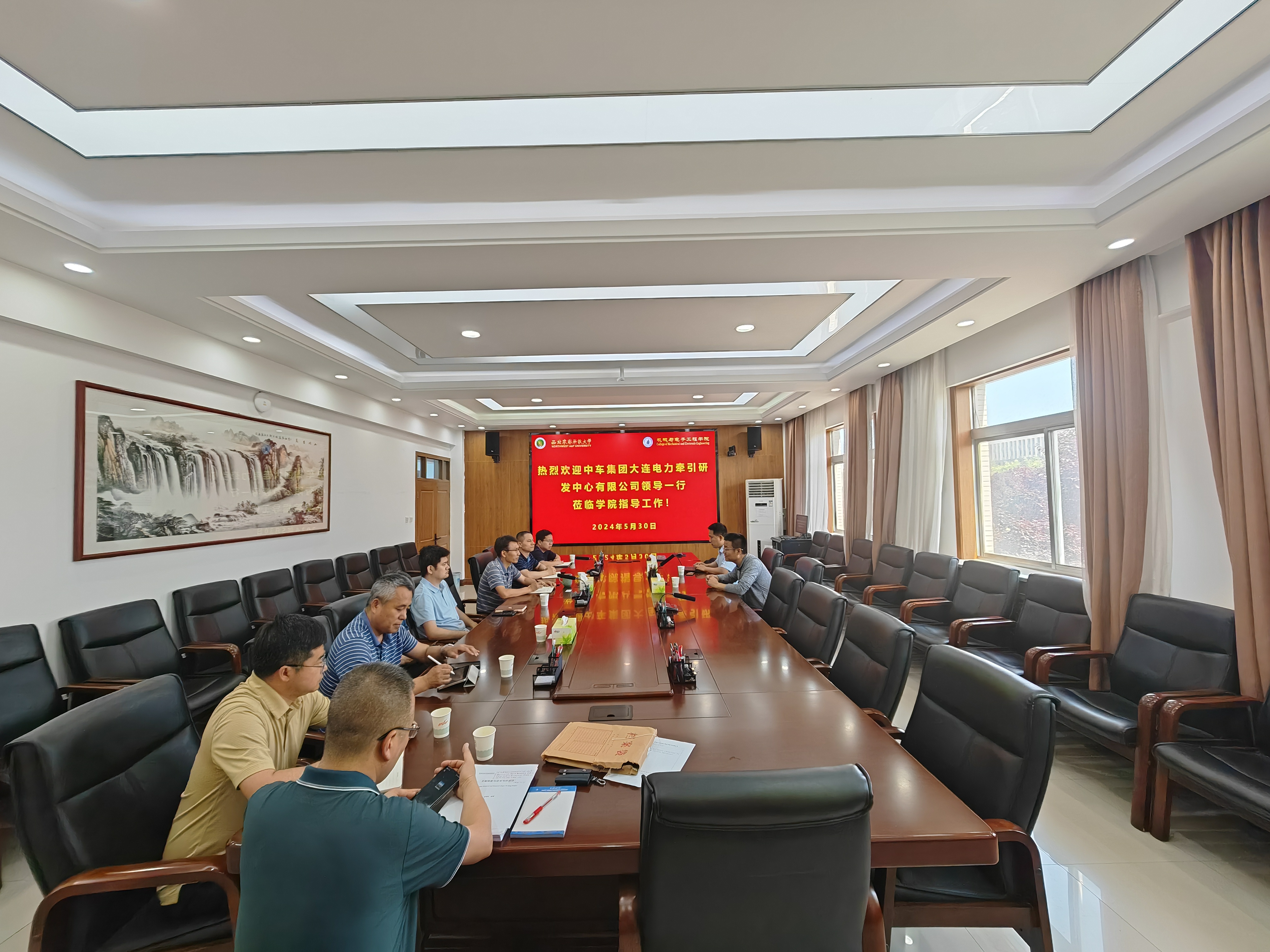 中车集团大连电力牵引研发中心有限公司张桂成副总经理来尤物视频
进行座谈并开展交流合作.jpg