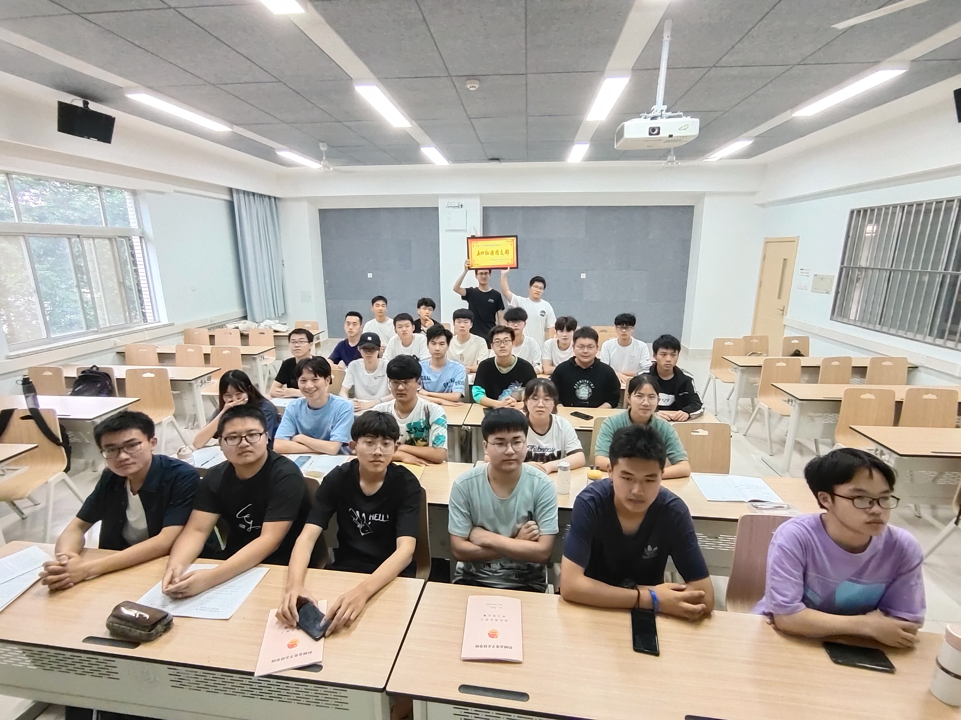 9b929ec096e544fb81ec14f93b5ff9c8.jpg 9b929ec096e544fb81ec14f93b5ff9c8.jpg