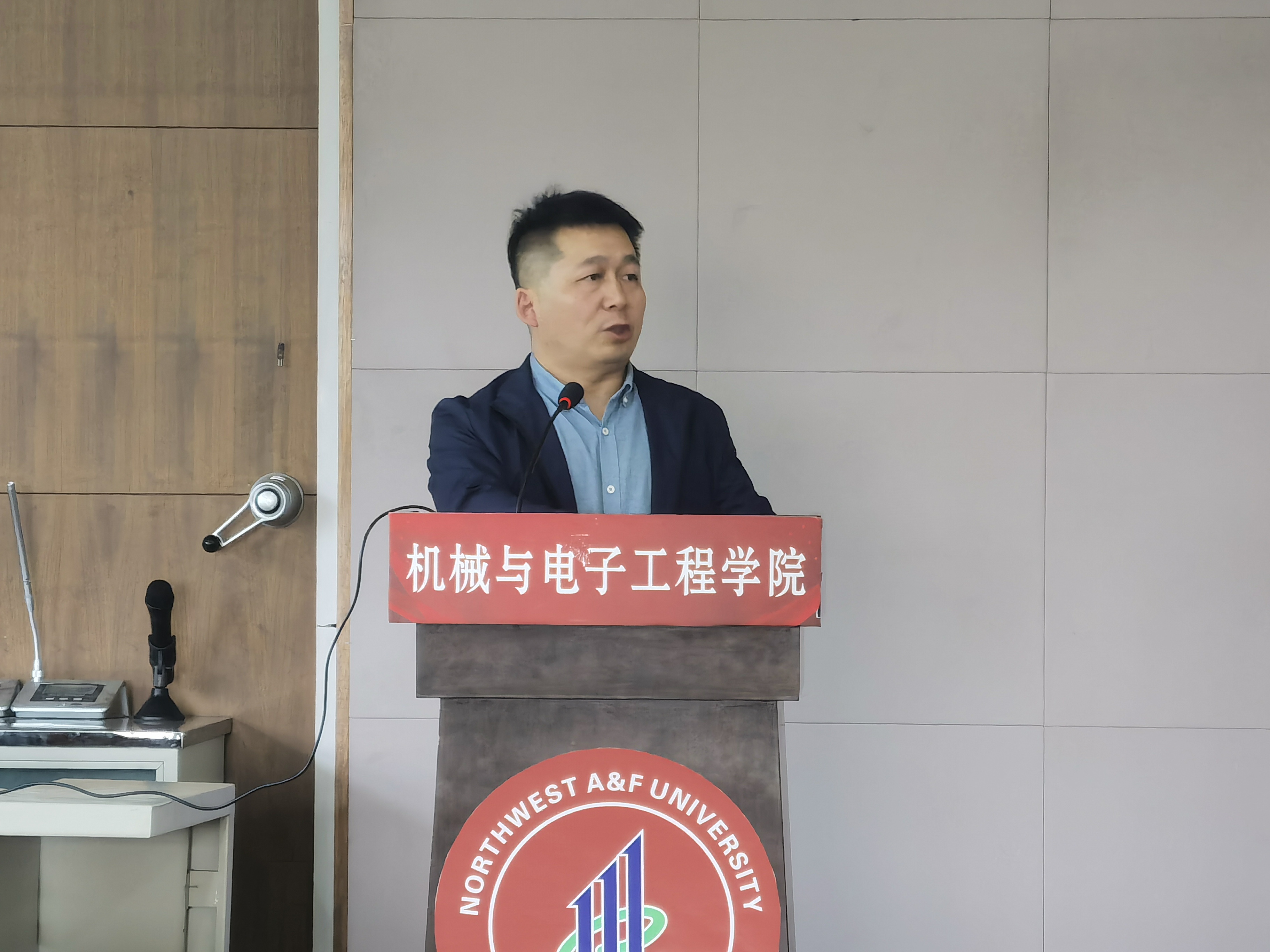 0e2846630a15408f965243856d28d556.jpg 0e2846630a15408f965243856d28d556.jpg